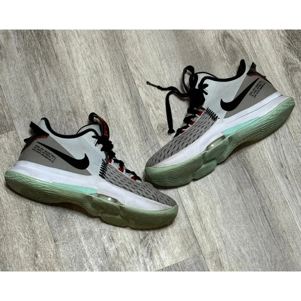 Nike Lebron Witness 5 Air Zoom Youth‎ size 7 Basketball Shoes platinum dew